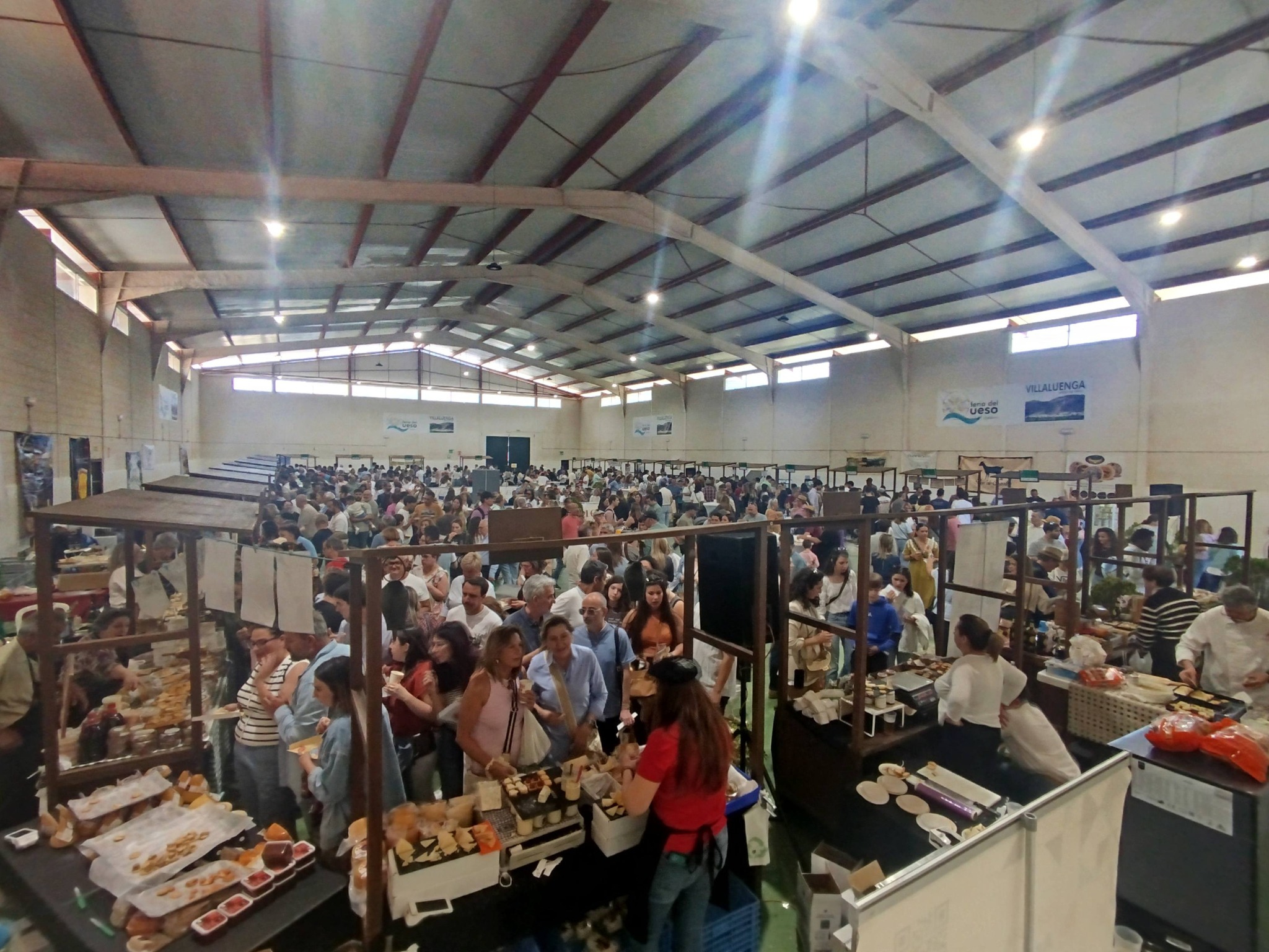 ÉXITO ROTUNDO DE LA XVII FERIA DEL QUESO DE ANDALUCÍA EN VILLALUENGA DEL ROSARIO