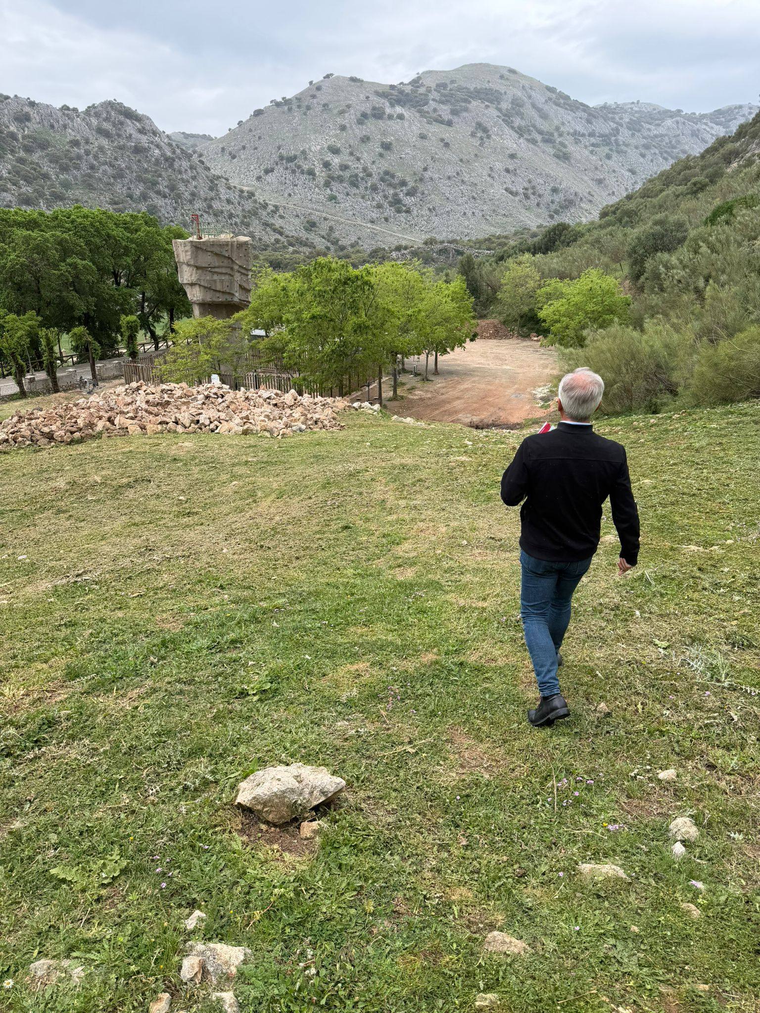 INFOCA LLEVA A CABO LABORES DE DESBROCE EN VILLALUENGA DEL ROSARIO