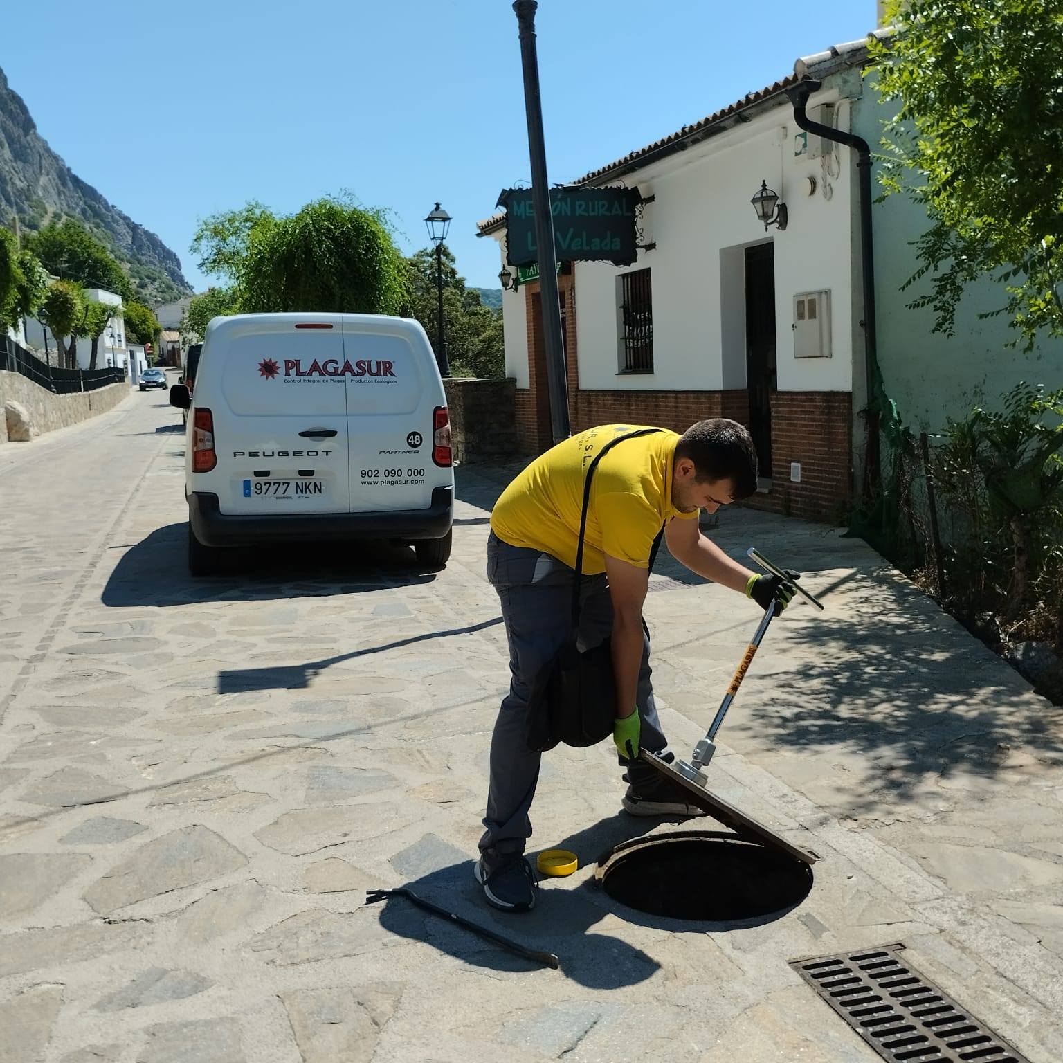 SE REFUERZAN LAS LABORES DE DESRATIZACIÓN, DESINFECCIÓN Y DESINSECTACIÓN EN VILLALUENGA DEL ROSARIO